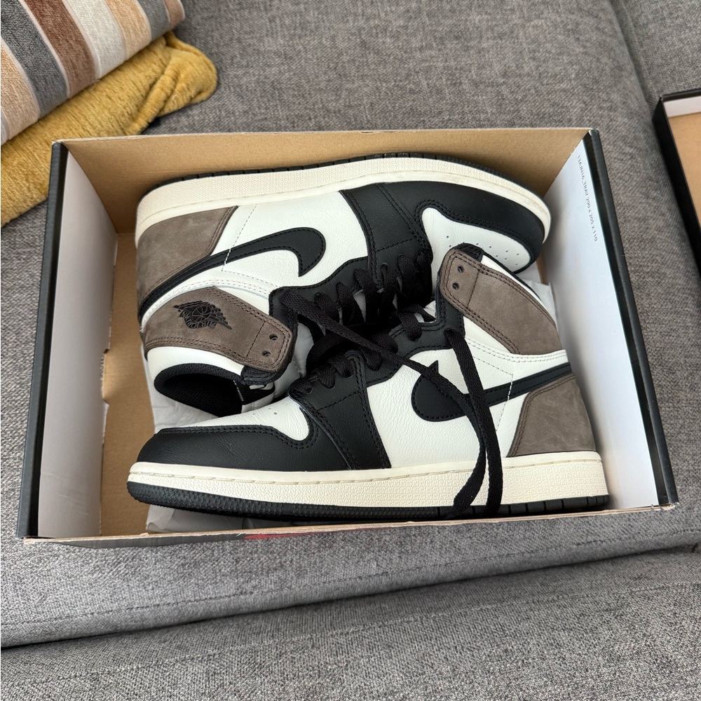 Jordan 1 Retro High “Dark Mocha”